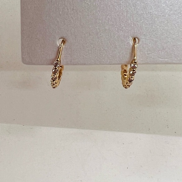 NWT BaubleBar Sugarfix Hoop Earrings: Heart Shaped and Cubic Zirconia Huggies - Picture 7 of 9